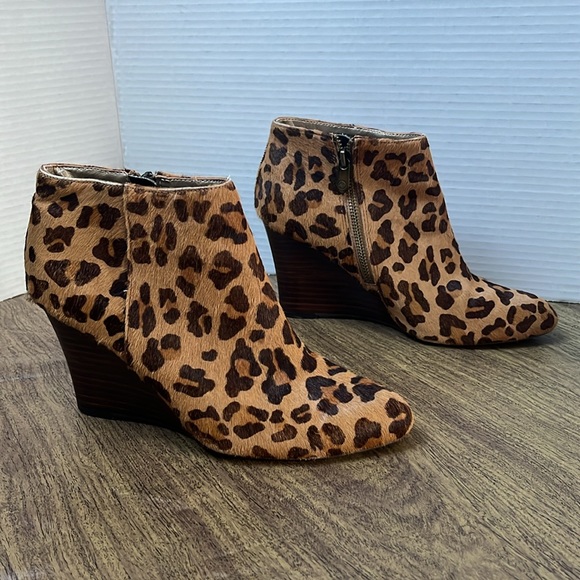Adrienne Vittadini Sarah Leopard Wedge Ankle Boots Calf Hair Booties Size 8 - Picture 2 of 15